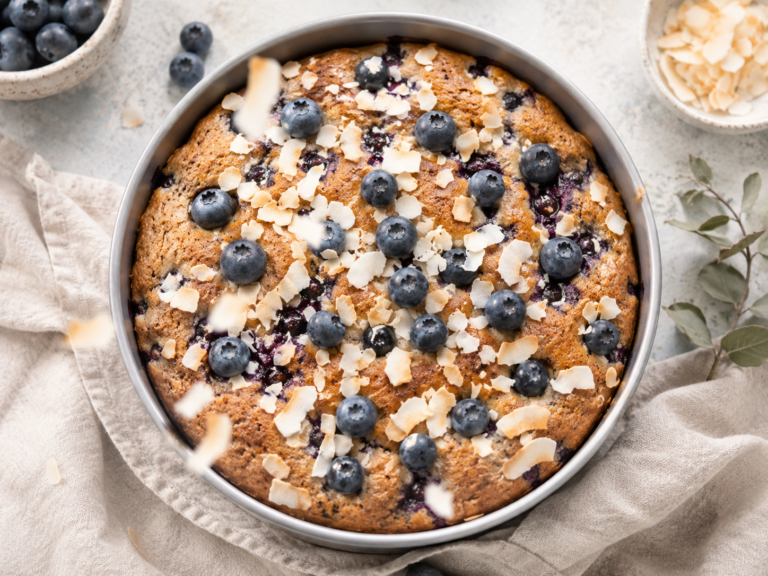 Zuckerfreier Kichererbsen-Heidelbeer Kuchen