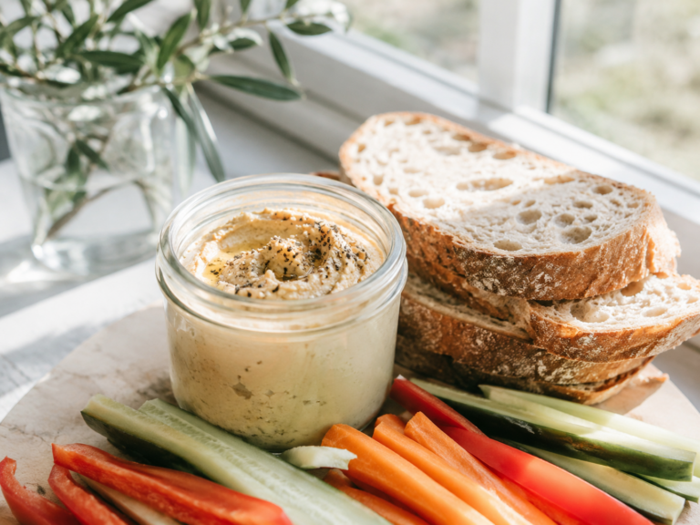 Selbstgemachter Hummus mit Original Bootcamp