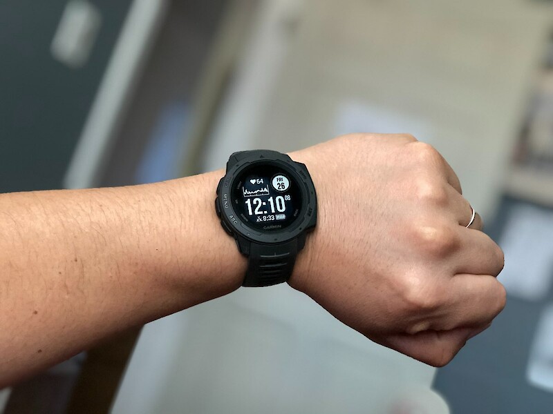 Nahaufnahme einer Smartwatch bei der Aktivitätsaufzeichnung