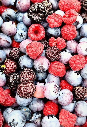 Gesunde Pancakes ohne Zucker mit Himbeeren