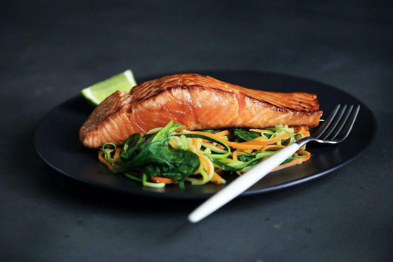 Lachs als biologisch hochwertige Proteinquelle im Sport